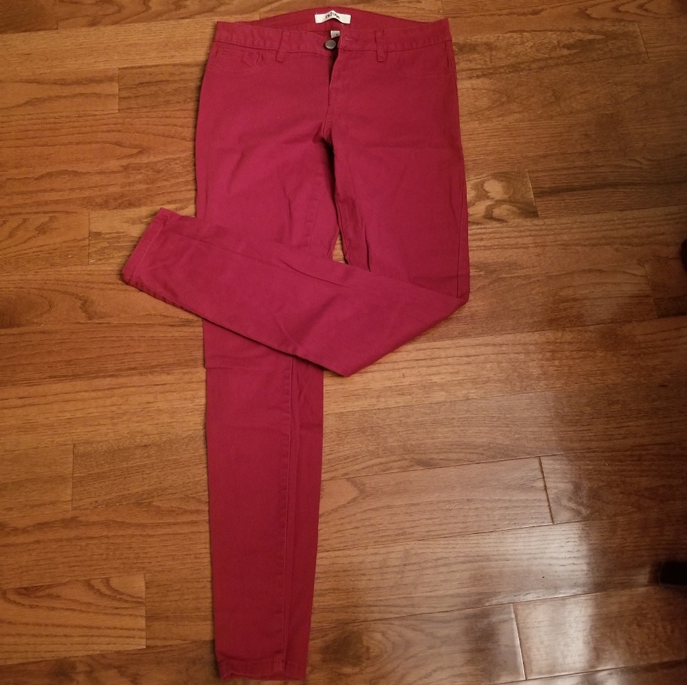 3/$20 🎉 Refuge brand red skinny jeans